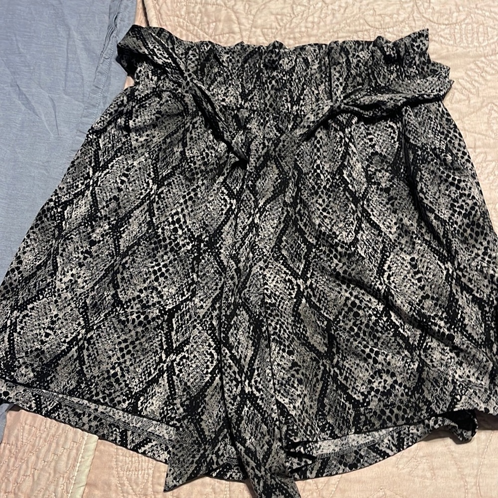 Xs lularoe stretchy tie and elastic shorts